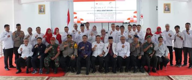 Usai pelantikan, pengurus PMI Padang Panjang poto bareng pengurus PMI Sumbar, Rabu (28/2/2024).